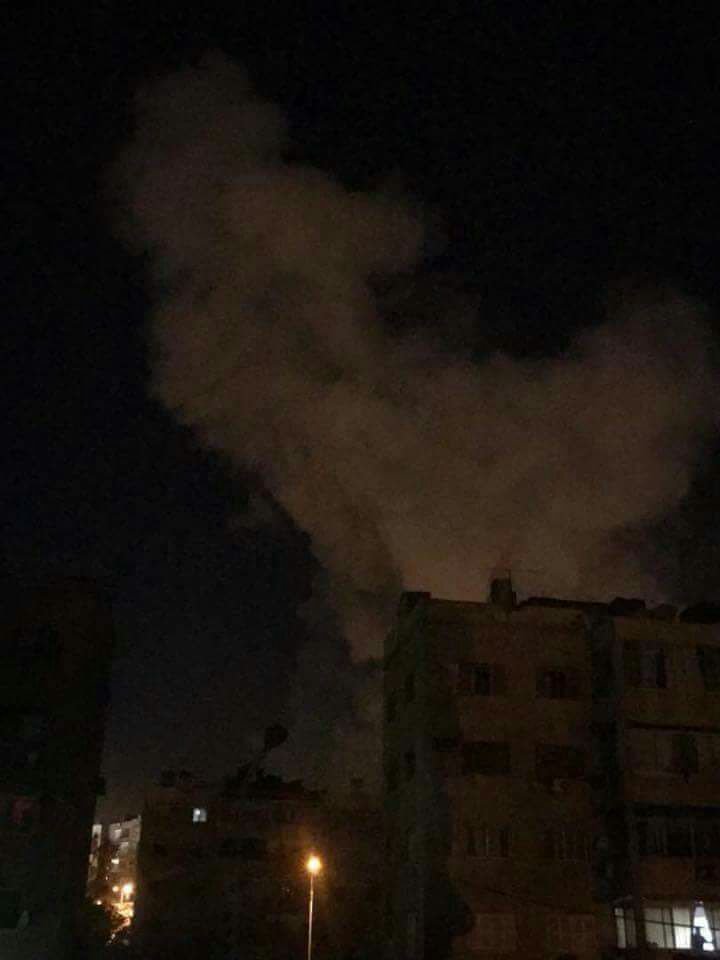 Lưới lửa phòng không Syria rực sáng bầu trời Damascus, 13 tên lửa liên quân Anh-Pháp-Mỹ bị bắn hạ ảnh 3