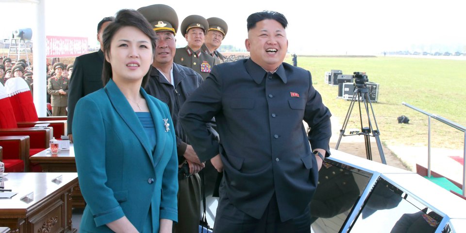 Vì sao truyền thông Triều Tiên lần đầu gọi bà Ri Sol-ju là 'Đệ nhất Phu nhân' ảnh 1