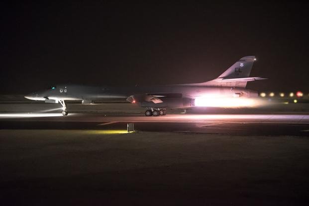 Tomahawk chỉ là 'nghi binh', đây mới là dàn vũ khí thực sự Mỹ dùng không kích Syria ảnh 1