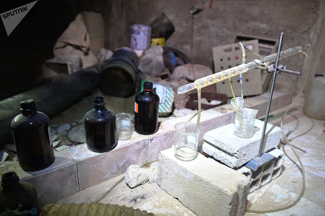 Bên trong phòng thí nghiệm hóa học của phiến quân tại Syria ảnh 1