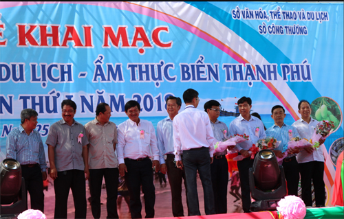 Agribank Bến Tre tài trợ cho Tuần lễ Văn hóa - Du lịch - Ẩm thực biển Thạnh Phú ảnh 1