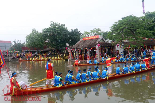 Làng hoa Tây Tựu bỗng chốc rộn rã trong lễ hội bơi Đăm truyền thống ảnh 1
