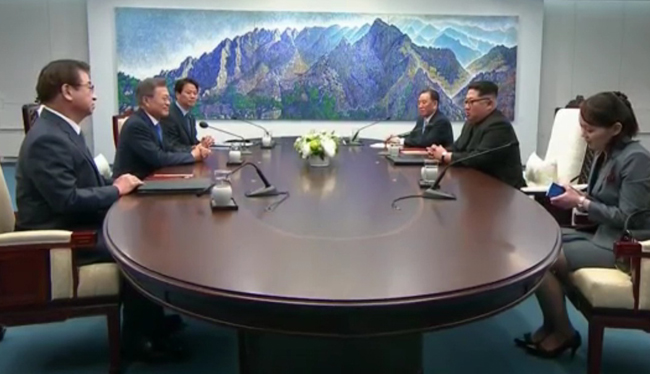 Cuộc đàm phán thượng đỉnh liên Triều được diễn ra kín. Trước đó, phía Hàn Quốc đã thông báo ngắn gọn về lịch trình diễn ra trong ngày: sau cuộc đàm phán, hai phái đoàn sẽ nghỉ ăn trưa riêng rẽ.  Hai nhà lãnh đạo liên Triều có thể tổ chức họp báo chung vào cuối ngày, tùy thuộc vào những tiến bộ đạt được trên bàn đàm phán về Tuyên bố Panmunjom.

