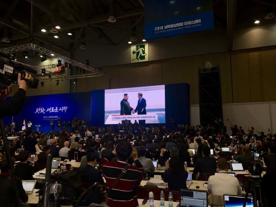 Khoảng 2.000 nhà báo đã tập trung tại Trung tâm báo chí Kentex ở Ilsan, Hàn Quốc để đưa tin về Hội nghị. 
