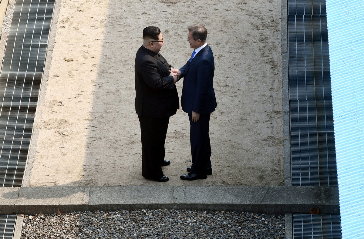 Cơ quan báo chí Văn phòng Tổng thống Hàn Quốc cho biết nhà lãnh đạo Triều Tiên Kim Jong-un đã nhận lời mời của Tổng thống Hàn Quốc Moon Jae-in tới thăm Seoul bất kỳ lúc nào. 