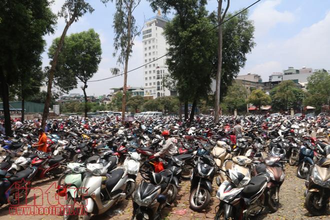 Các điểm vui chơi Hà Nội kín người trong ngày nghỉ lễ ảnh 7