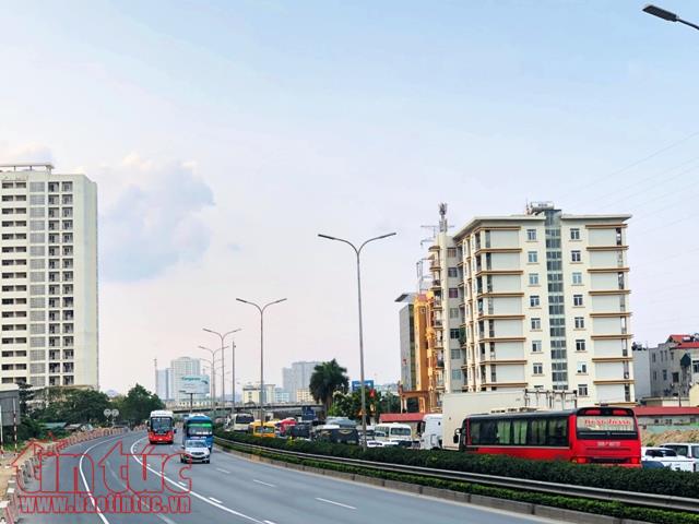 Ùn ùn về lại Thủ đô: Cao tốc Pháp Vân tắc dài hàng km, bến xe đông như nêm ảnh 2