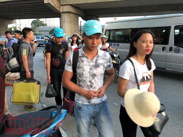 Ùn ùn về lại Thủ đô: Cao tốc Pháp Vân tắc dài hàng km, bến xe đông như nêm ảnh 7