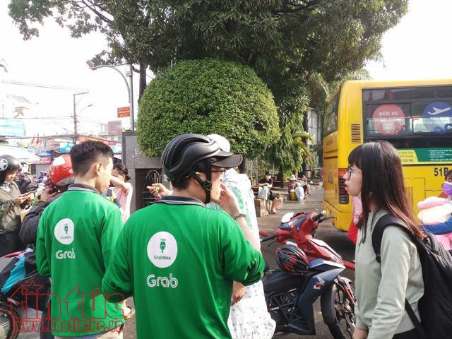 Hành khách ở bến xe Miền Đông bị Grabbike ‘chặt chém' ảnh 2