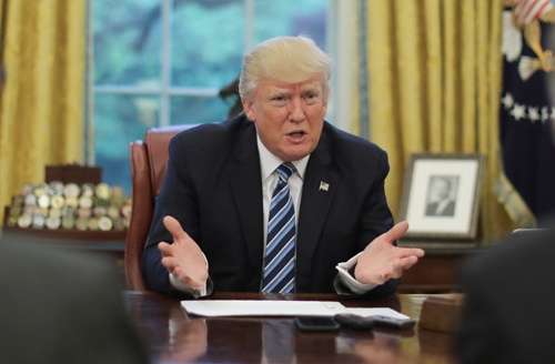 Tổng thống Trump rút Mỹ khỏi thỏa thuận hạt nhân Iran là 'tự bắn vào chân'? ảnh 1