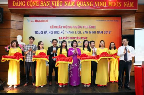 Xây dựng văn hóa ứng xử thanh lịch, văn minh người Hà Nội qua cuộc thi ảnh ảnh 3