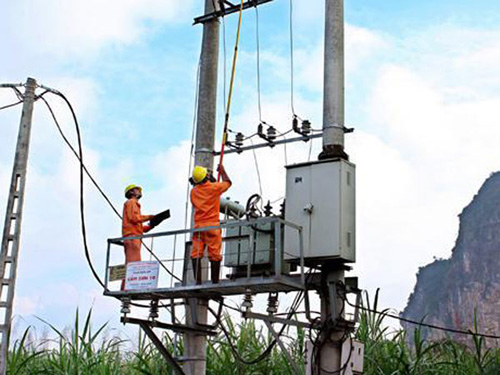 Niềm vui của người thợ kéo điện vùng cao ảnh 1