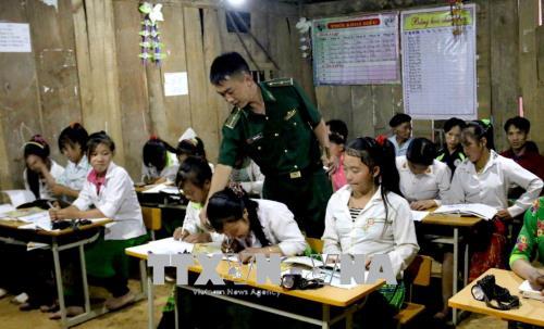 Chiến sỹ quân hàm xanh 'gieo chữ trên non' ảnh 2