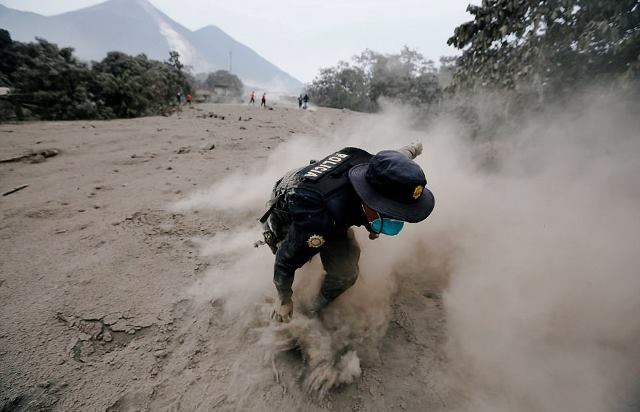 Hiện trường khủng khiếp vụ núi lửa phun trào ở Guatemala ảnh 4