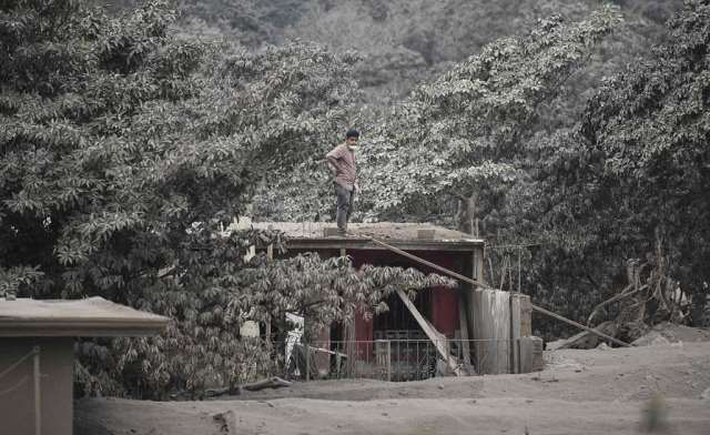 Hiện trường khủng khiếp vụ núi lửa phun trào ở Guatemala ảnh 6