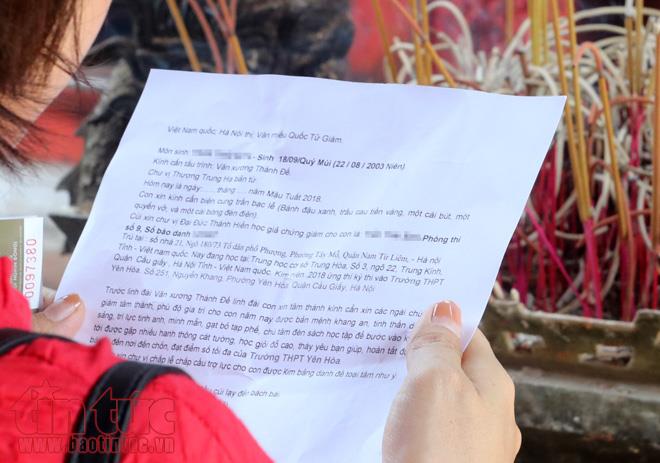 Sĩ tử Hà Nội đổ về Văn Miếu cầu may trước ngày thi vào lớp 10 ảnh 9