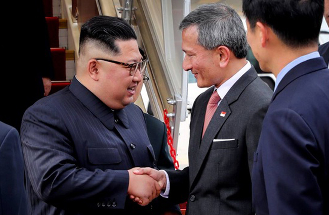 Những hình ảnh đầu tiên của nhà lãnh đạo Kim Jong-un tại Singapore ảnh 2