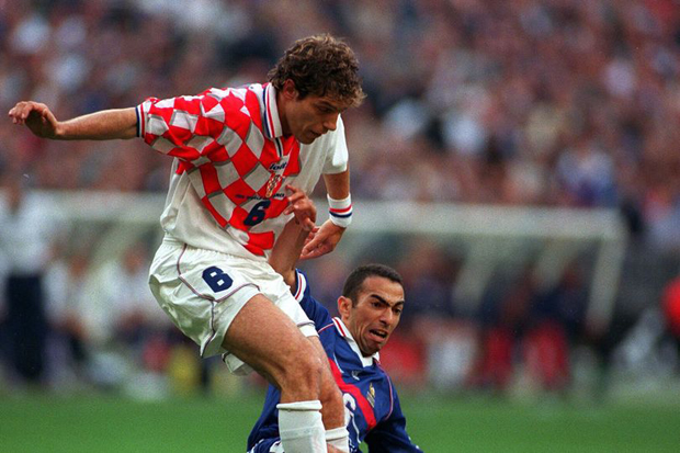 Những cầu thủ 'tàn nhẫn' nhất trong lịch sử World Cup ảnh 3