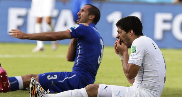 Những cầu thủ 'tàn nhẫn' nhất trong lịch sử World Cup ảnh 5