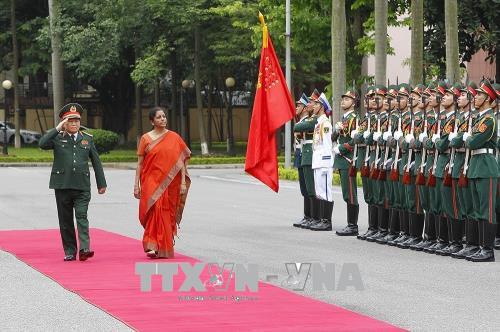 Bộ trưởng Bộ Quốc phòng Ấn Độ thăm chính thức Việt Nam ảnh 2