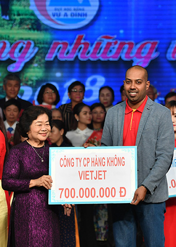 Vietjet tiếp tục đồng hành cùng Quỹ học bổng Vừ A Dính năm thứ 5 liên tiếp ảnh 1