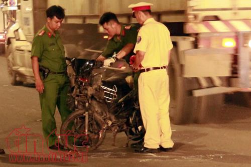 Xe máy lao vào dải phân cách, người đàn ông văng ra đường tử vong ảnh 2