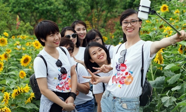 Giới trẻ đổ về Sa Pa chụp ảnh hoa hướng dương ảnh 4