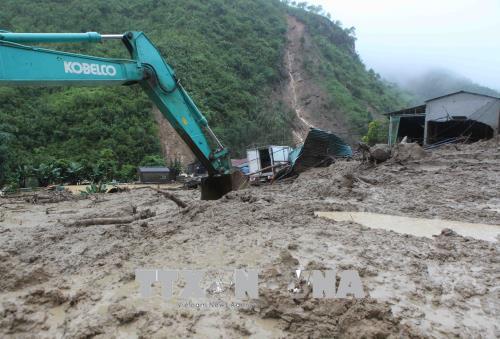 Nhiều quốc lộ Tây Bắc đến chiều nay mới thông xe do sụt lở ta luy ảnh 1