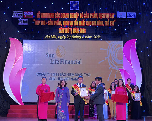 Sun Life Việt Nam –“Top 100Sản phẩm, dịch vụ tốt nhất cho gia đình, trẻ em” năm 2018 ảnh 1