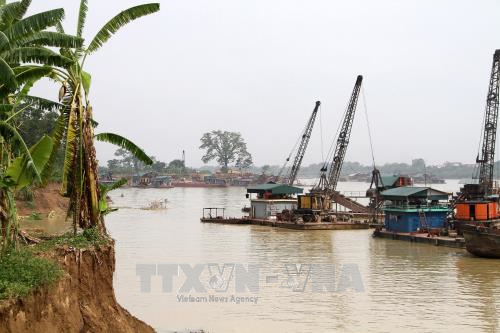 Phú Thọ và Vĩnh Phúc phối hợp xử lý hoạt động khai thác cát trái phép ảnh 1