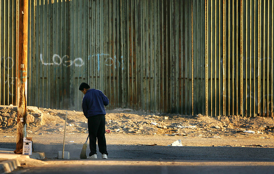 Nhìn lại lịch sử thay đổi biên giới Mỹ-Mexico trong suốt 100 năm ảnh 9