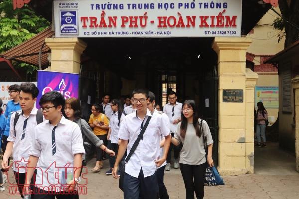 Thi các môn tự nhiên: Thí sinh toát mồ hôi vì đề quá dài ảnh 1