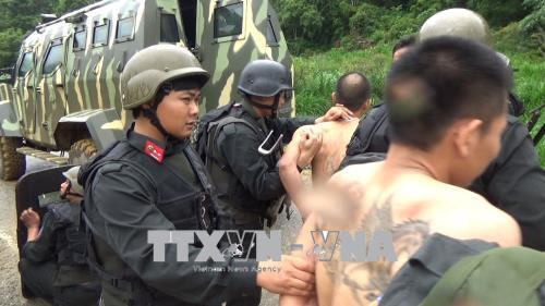 'Nóng' cuộc vây bắt trùm ma tuý ở Lóng Luông, xe bồn chở gas bị hất văng khi đâm tàu hoả ảnh 1