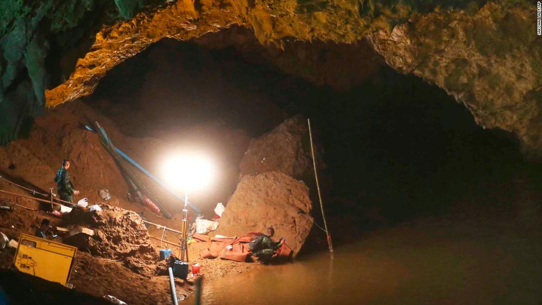Hành trình chạy đua thời gian tìm kiếm đội bóng thiếu niên Thái Lan mất tích ảnh 3