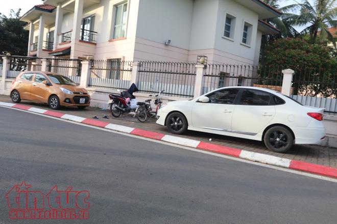 Bể bơi, hồ nước đông đúc ngày nắng nóng ảnh 14