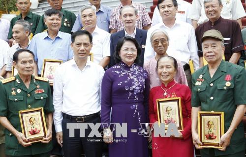Phó Chủ tịch nước Đặng Thị Ngọc Thịnh tiếp Đoàn đại biểu người có công tỉnh Nam Định ảnh 1
