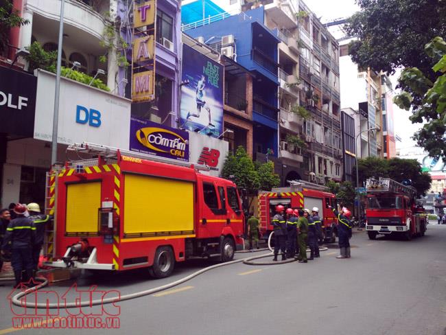 Cháy quán cơm Cali ở trung tâm thành phố, nhiều khách hốt hoảng bỏ chạy ảnh 1