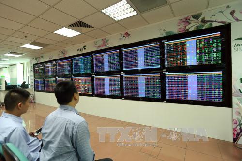 Chứng khoán 23/7: Cổ phiếu ngân hàng giảm điểm mạnh, VN-Index chỉ tăng nhẹ ảnh 1