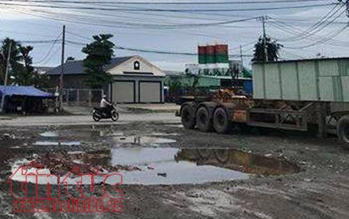 Táo tợn trộm xe đầu kéo container để tháo lấy bánh ảnh 1