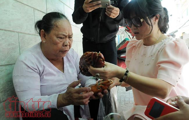 Cua 'dì Ba' giá gần 1 triệu đồng/kg vẫn bán đắt như 'tôm tươi' ảnh 15