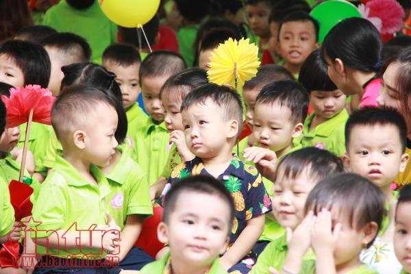 Bé mầm non lã chã nước mắt ngày đầu tiên khai giảng ảnh 4