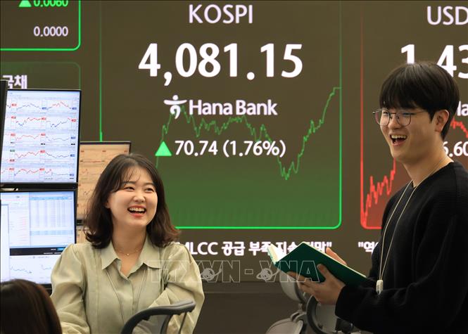 Chứng khoán Hàn Quốc tăng kỷ lục gần 18% trong phiên 31/7