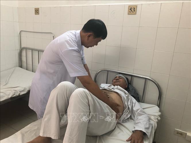 Điều trị thành công cho giáo viên người Nauy bị sỏi niệu quản, huyết áp cao