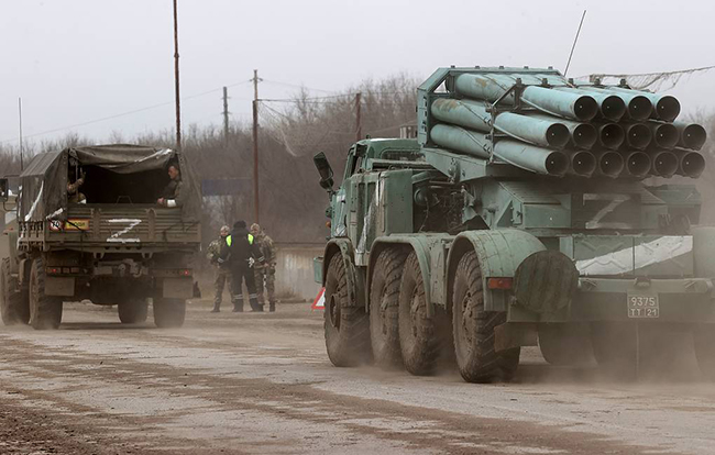 Xe quân sự Nga tại vùng Donbass, Ukraine. Ảnh: TASS