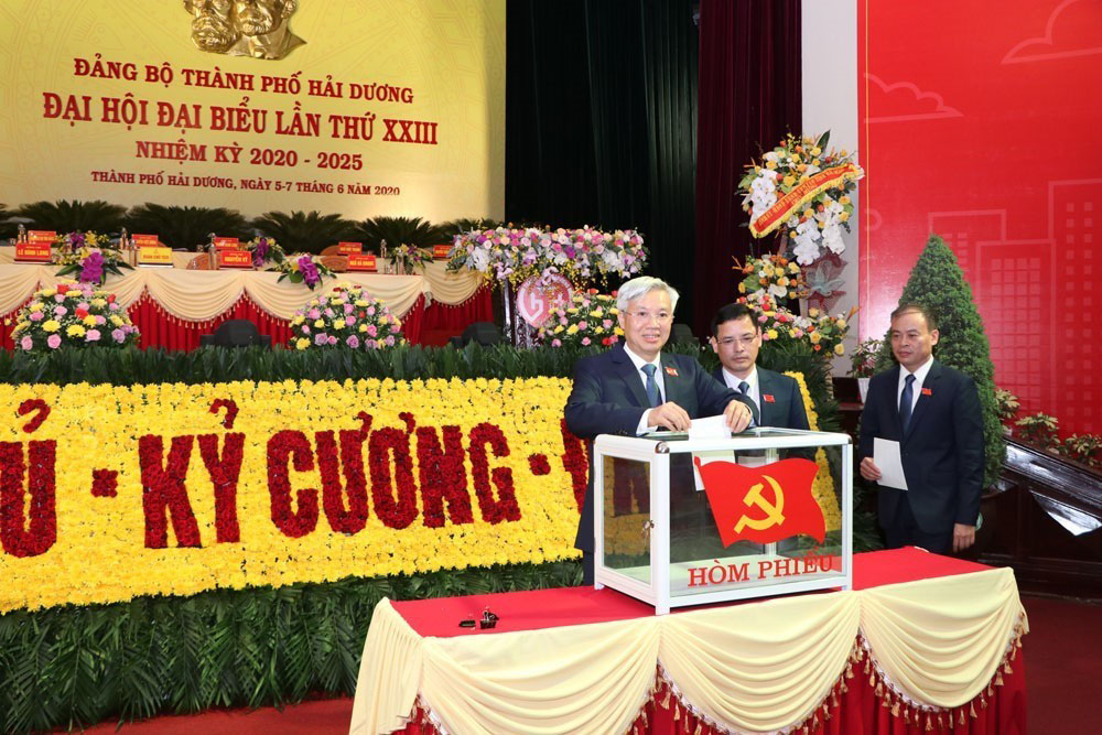 Các đại biểu bầu Ban Chấp hành Đảng bộ Thành phố Hải Dương lần thứ XXIII nhiệm kỳ 2020-2025.