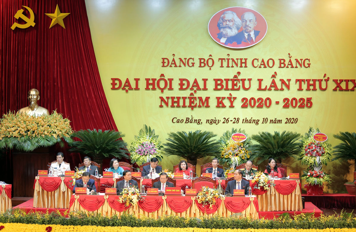 Đoàn Chủ tịch điều hành Đại hội đại biểu Đảng bộ tỉnh Cao Bằng lần thứ XIX, nhiệm kỳ 2020 - 2025.