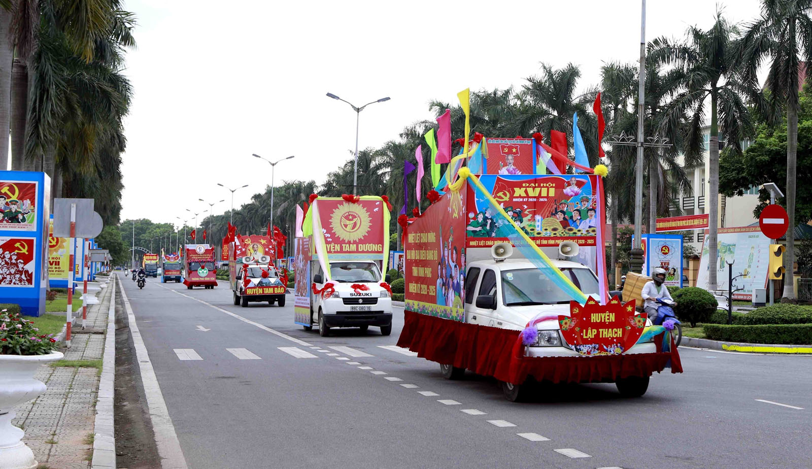 Nhiều hoạt động tuyên truyền trực quan sinh động chào mừng Đại hội Đại biểu Đảng bộ tỉnh Vĩnh Phúc lần thứ XVII.