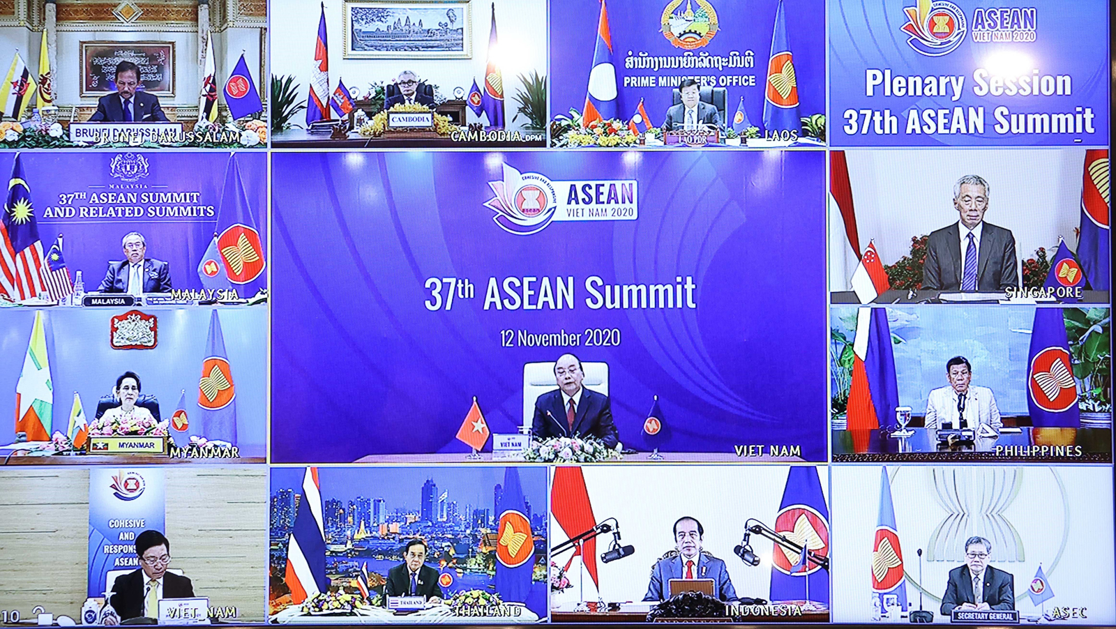 Thủ tướng Nguyễn Xuân Phúc chủ trì Phiên toàn thể Hội nghị Cấp cao ASEAN lần thứ 37 qua hình thức trực tuyến.