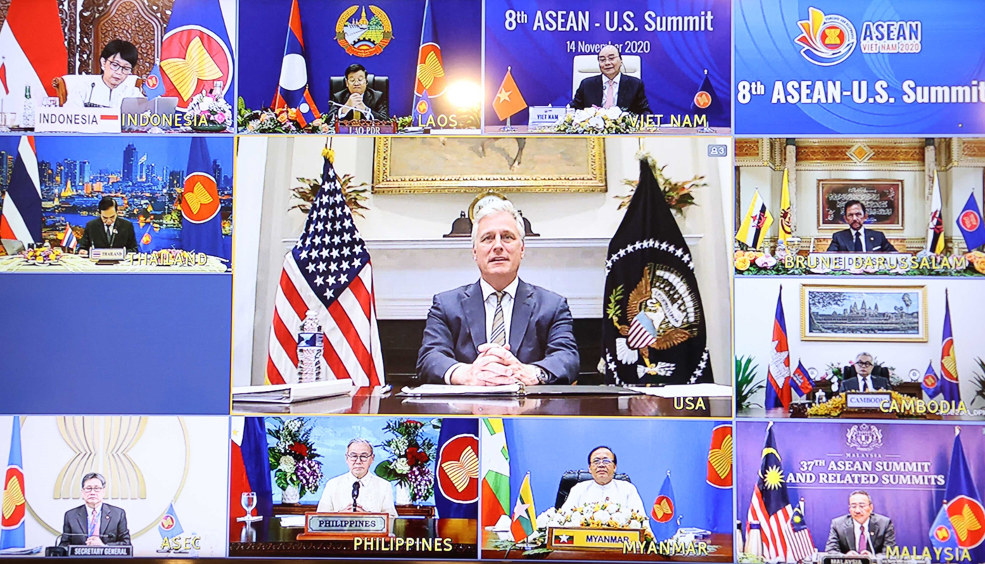 Ông Robert C. O’Brien, Cố vấn an ninh quốc gia, Đặc phái viên Tổng thống Hoa Kỳ cùng lãnh đạo các nước ASEAN tham dự hội nghị trực tuyến.