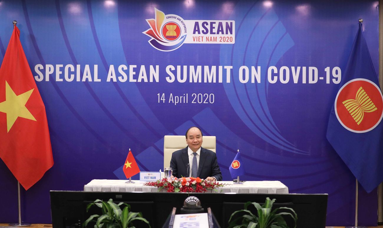 Sáng 14/4/2020, tại Hà Nội, Thủ tướng Nguyễn Xuân Phúc, Chủ tịch ASEAN 2020 chủ trì Hội nghị trực tuyến Cấp cao đặc biệt ASEAN về ứng phó dịch bệnh COVID-19.